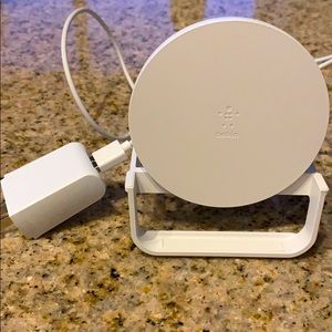 Belkin iPhone charging stand- white
